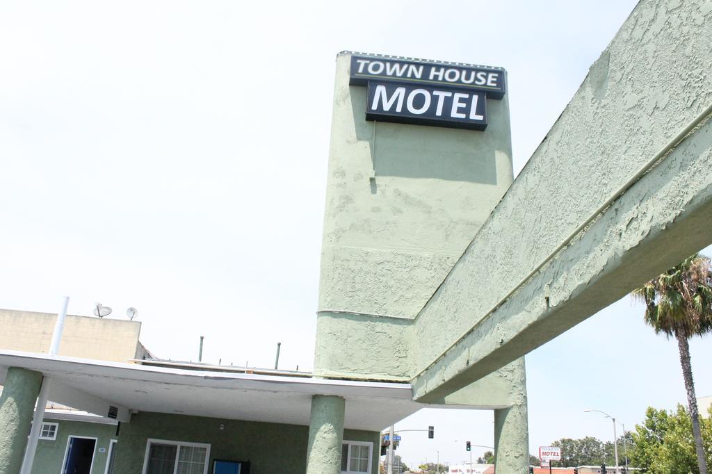 לינווד Town House Motel מראה חיצוני תמונה